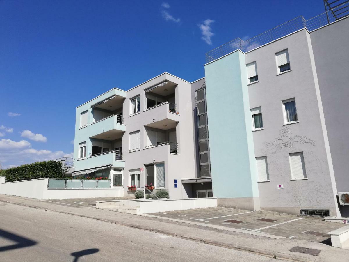Near Beach Apartment Reno With Private Parking Split Buitenkant foto